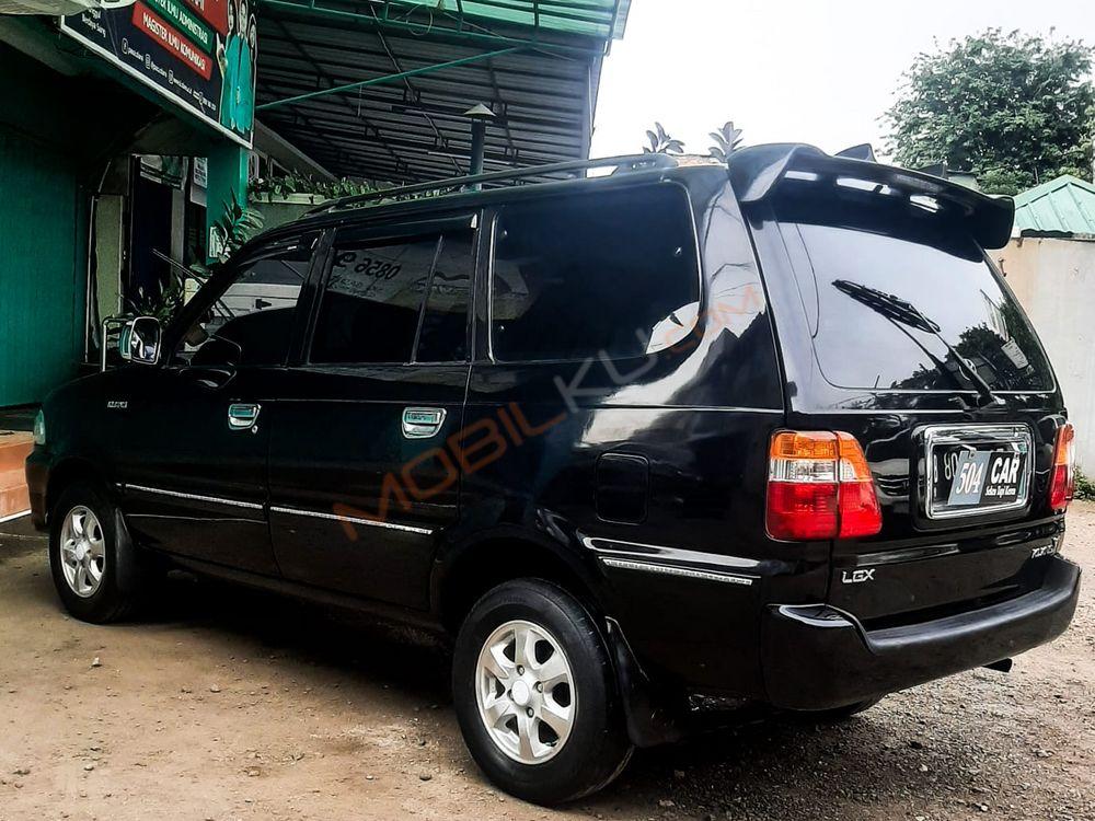 Mobil Toyota Kijang 2004
