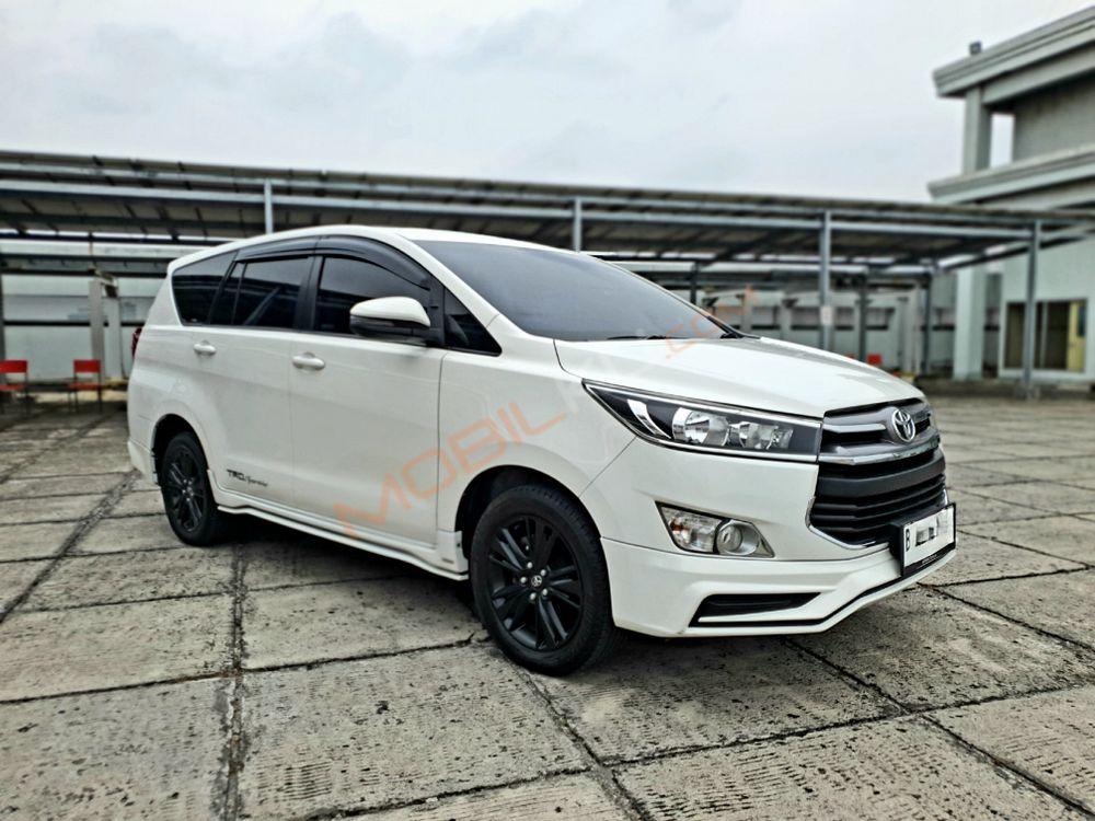 Mobil Toyota Kijang Innova 2020