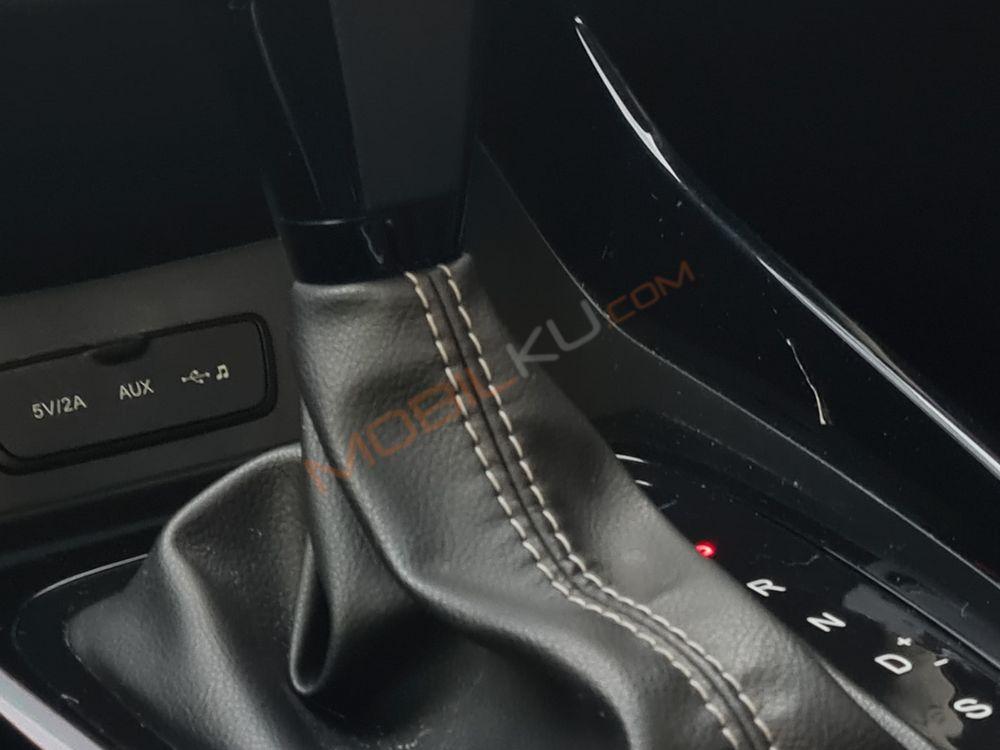 Mobil Wuling Almaz 2019