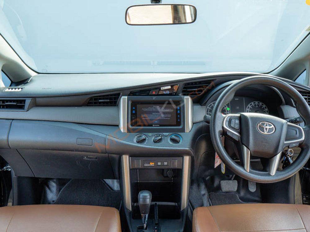 Mobil Toyota Kijang Innova 2019