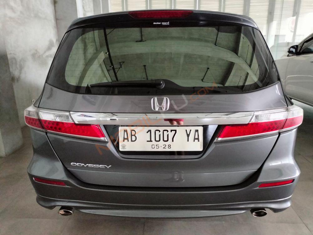 Mobil Honda Odyssey 2013