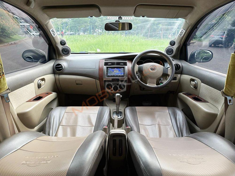 Mobil Nissan Grand Livina 2007