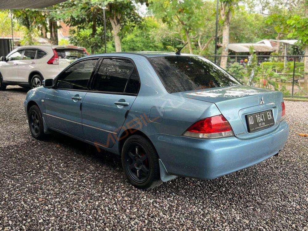 Mobil Mitsubishi Lancer 2004