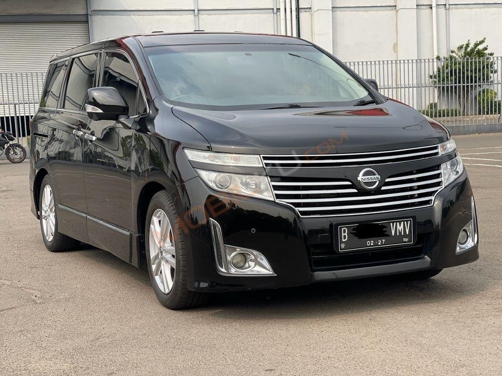 Mobil Nissan Elgrand 2013