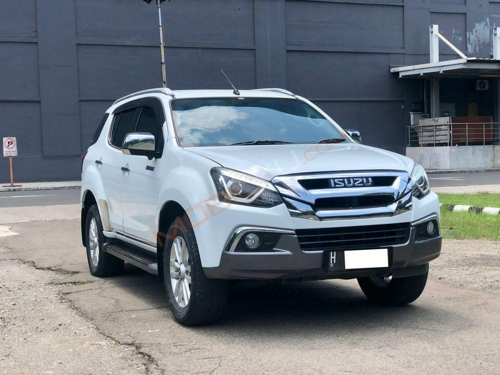 Mobil Isuzu MU-X 2017