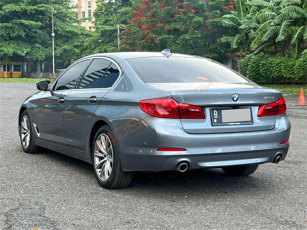 Mobil BMW 5 Series 2020