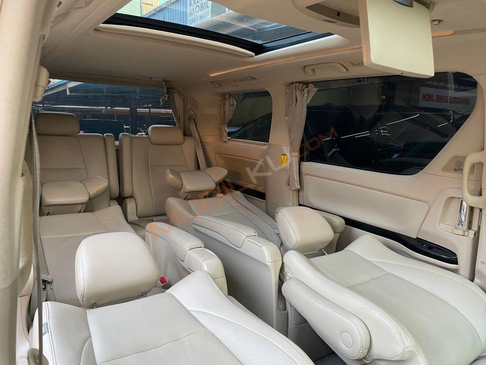 Mobil Toyota Alphard 2012