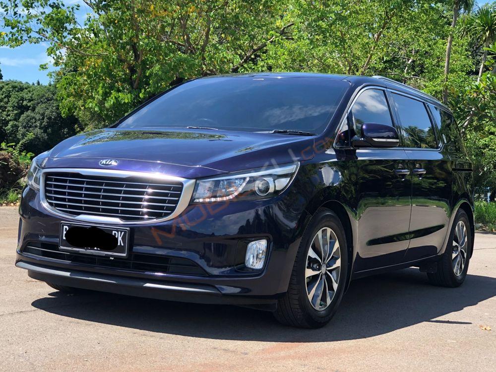 Mobil Kia Sedona 2017