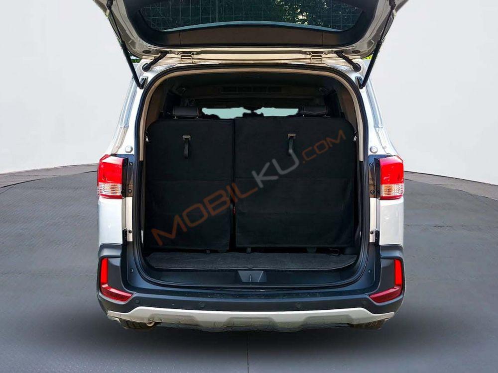 Mobil Wuling Confero 2022