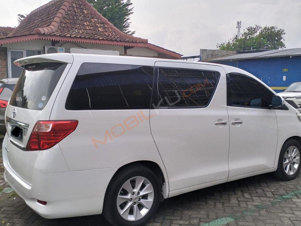 Mobil Toyota Alphard 2010