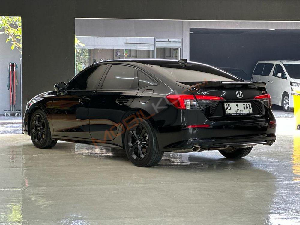 Mobil Honda Civic Sedan 2023