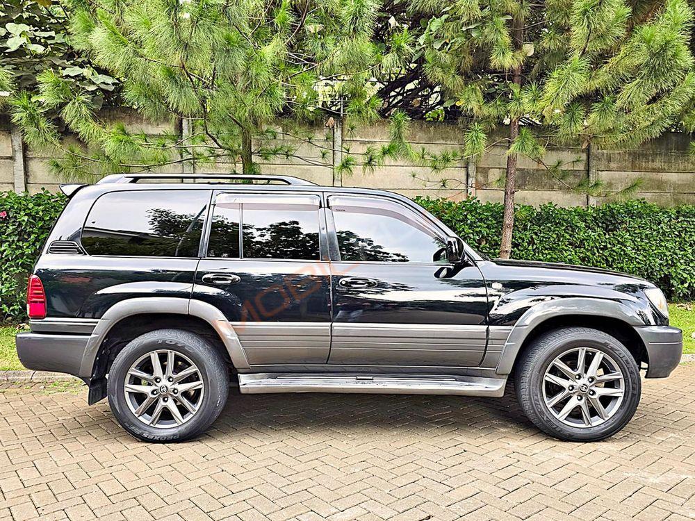 Mobil Toyota Land Cruiser 2007