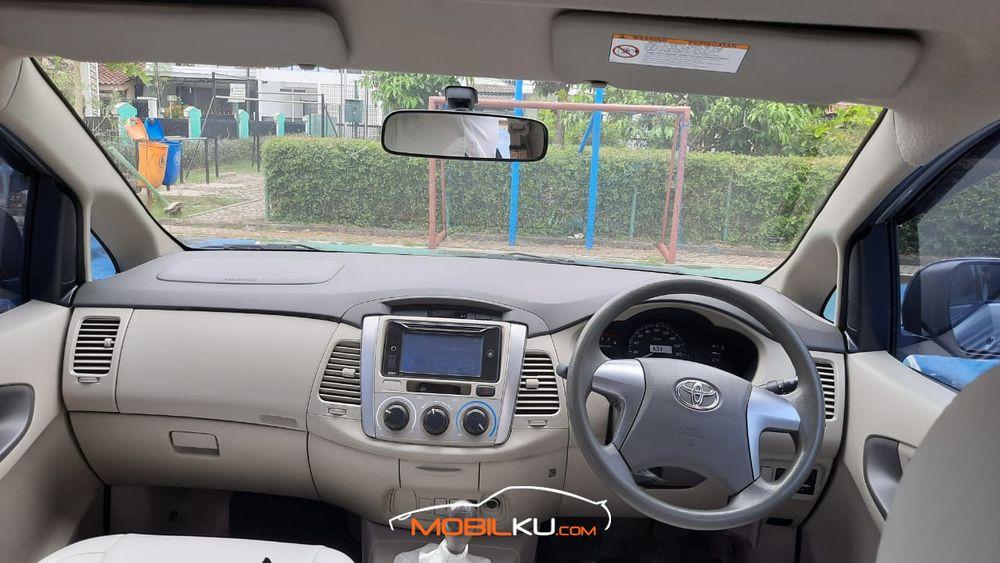 Mobil Toyota Kijang Innova 2015