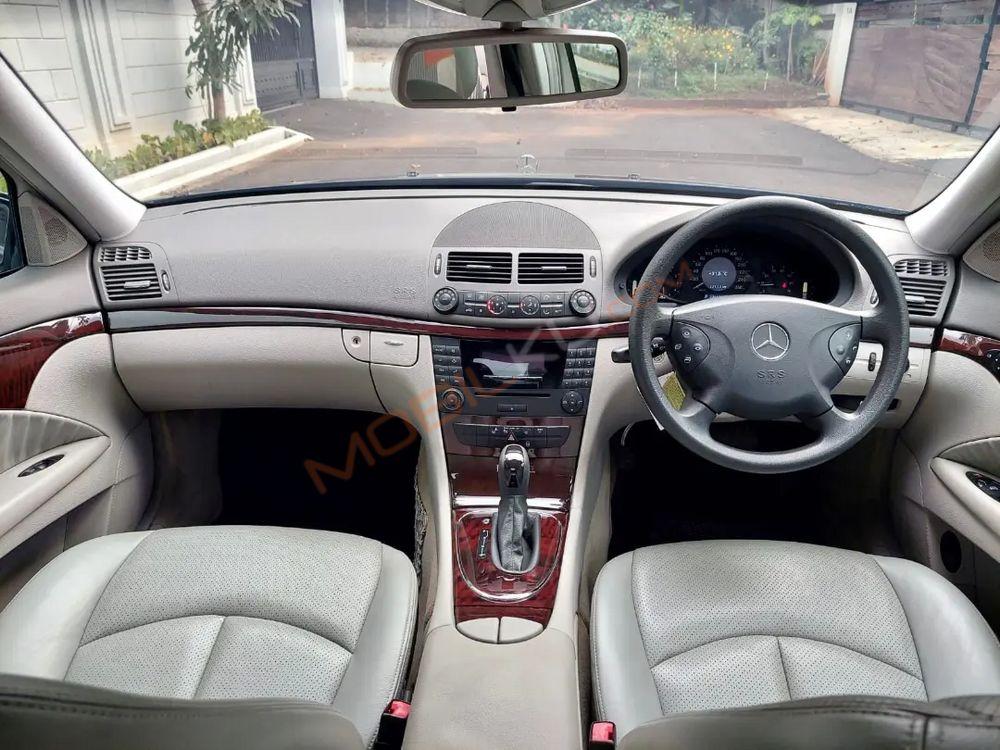 Mobil Mercedes-Benz E-Class 2005