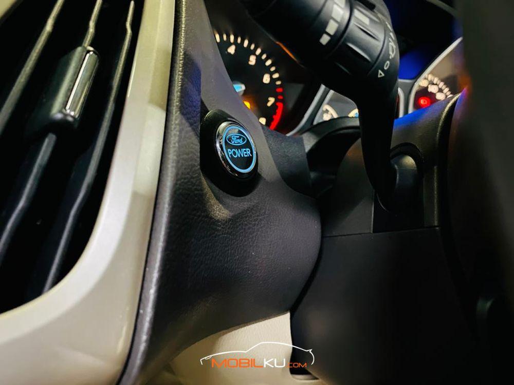 Mobil Ford Focus 2013