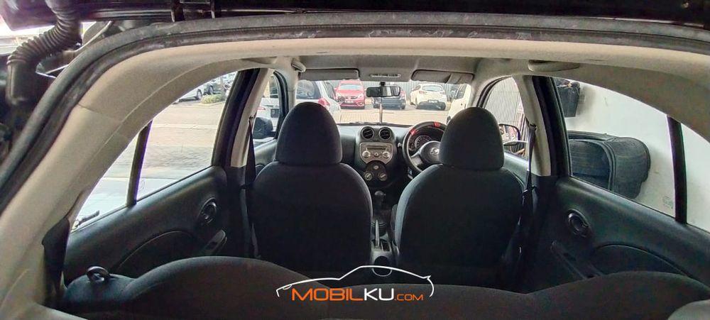 Mobil Nissan March 2013