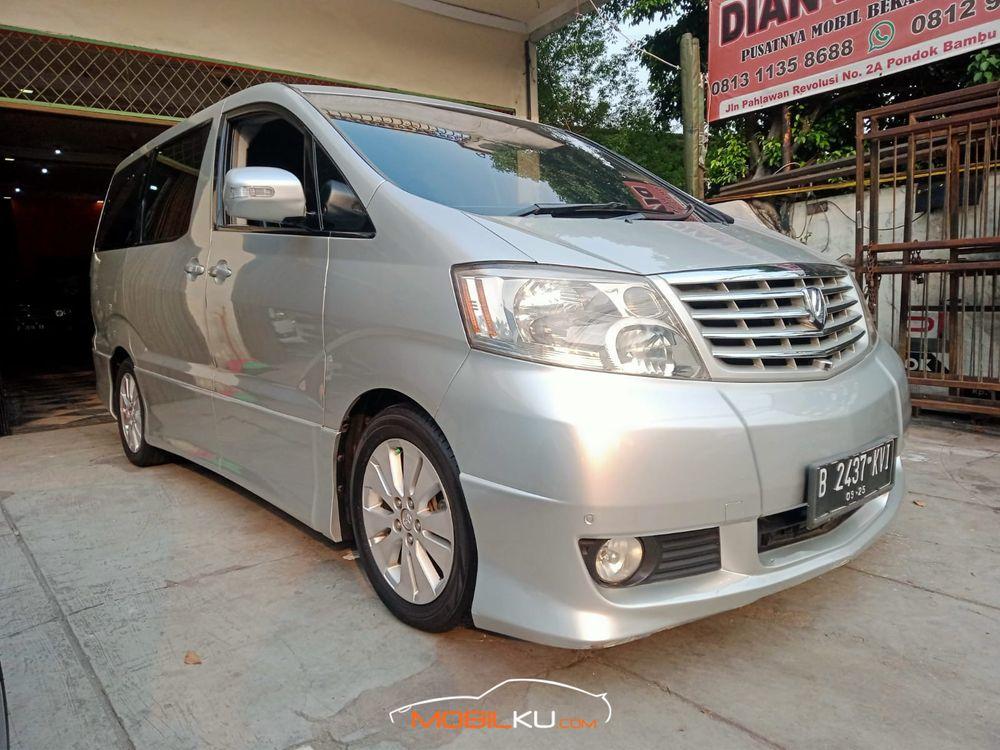Mobil Toyota Alphard 2005