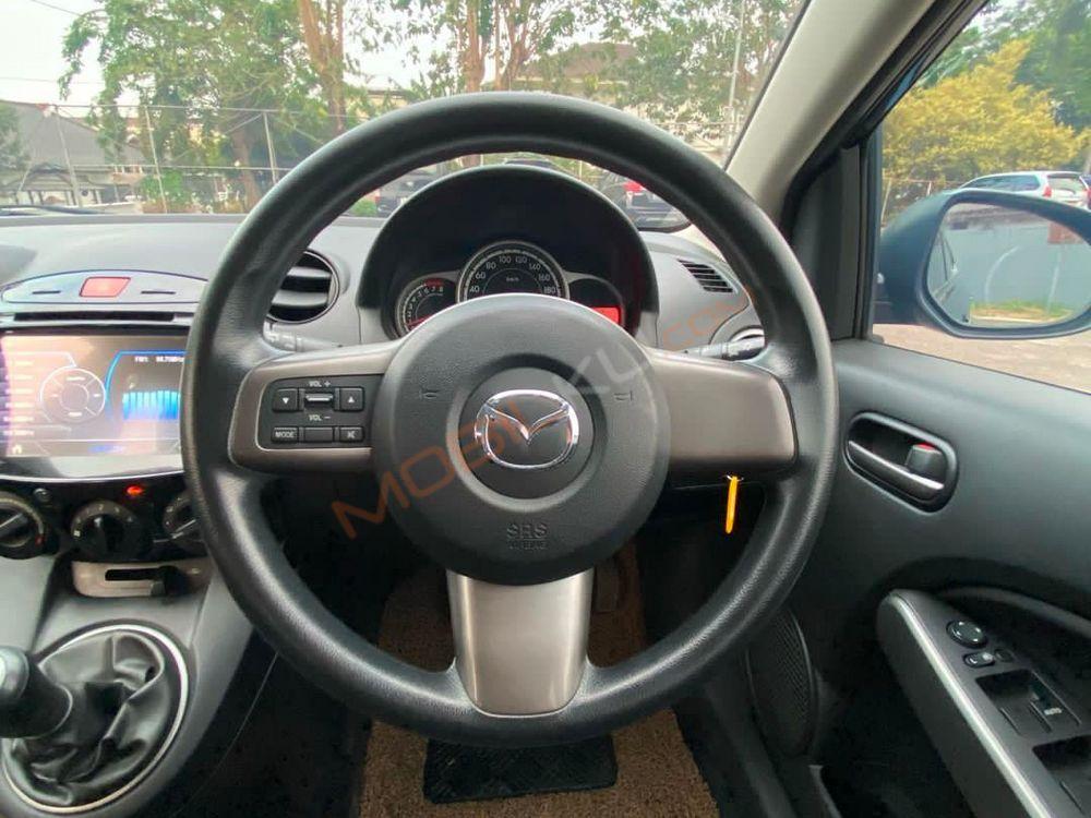 Mobil Mazda 2 Sedan 2013