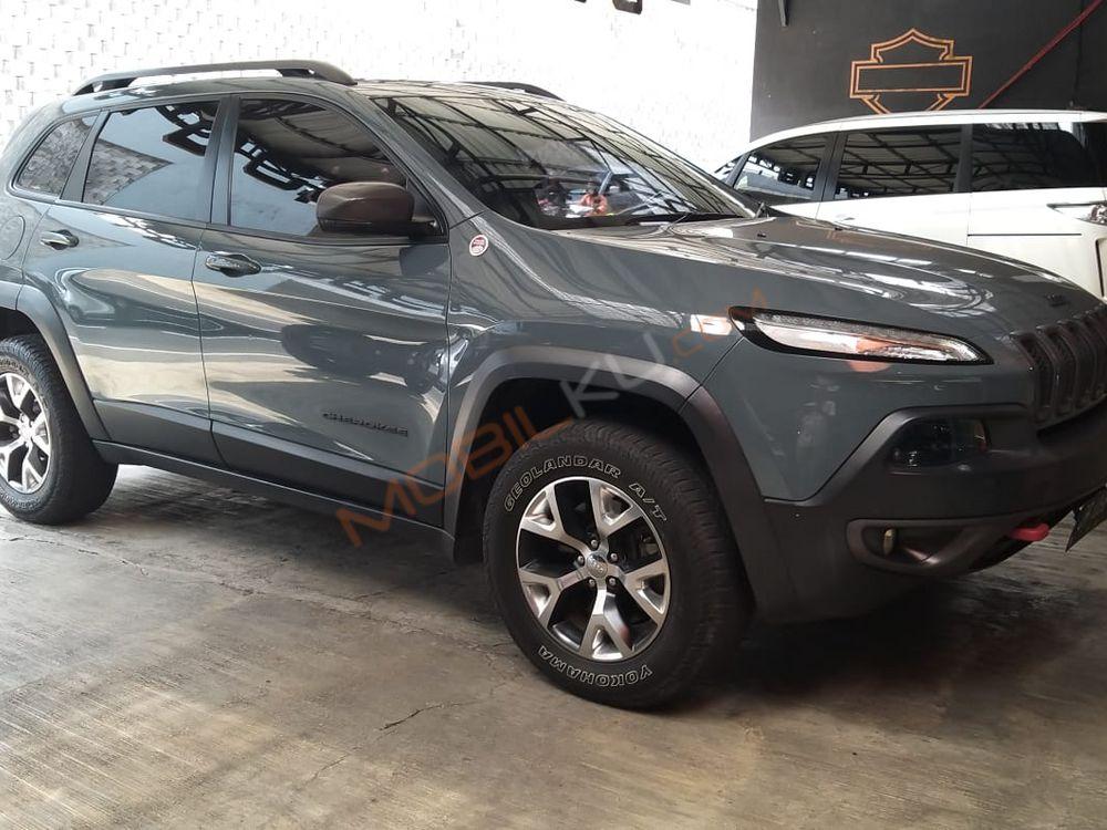Mobil Jeep Cherokee 2014