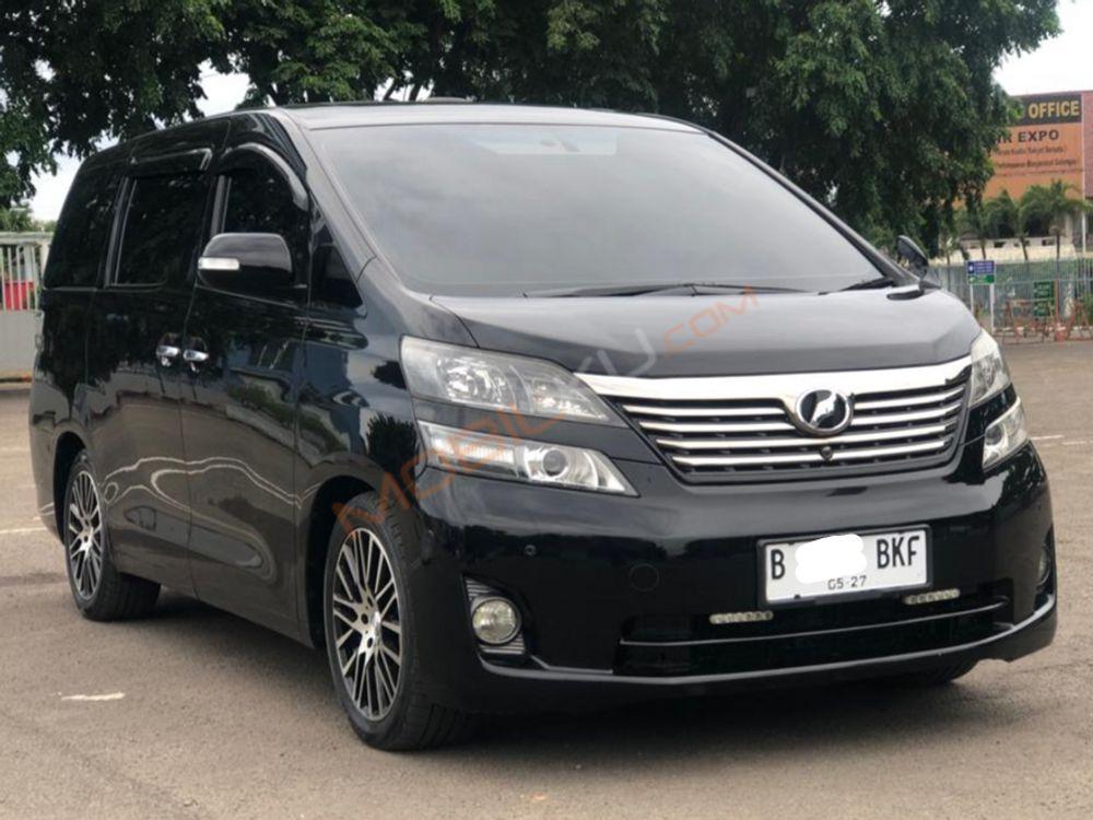 Mobil Toyota Vellfire 2010