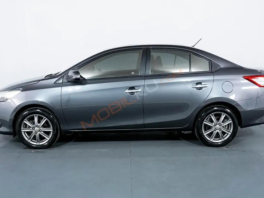 Mobil Toyota Vios 2015