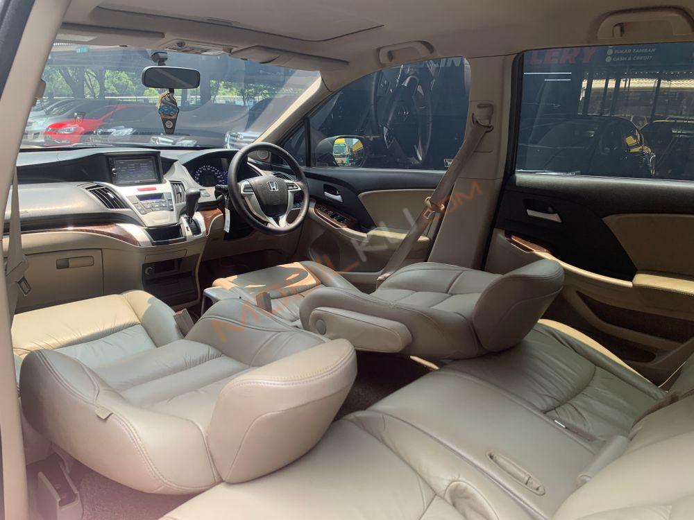 Mobil Honda Odyssey 2012