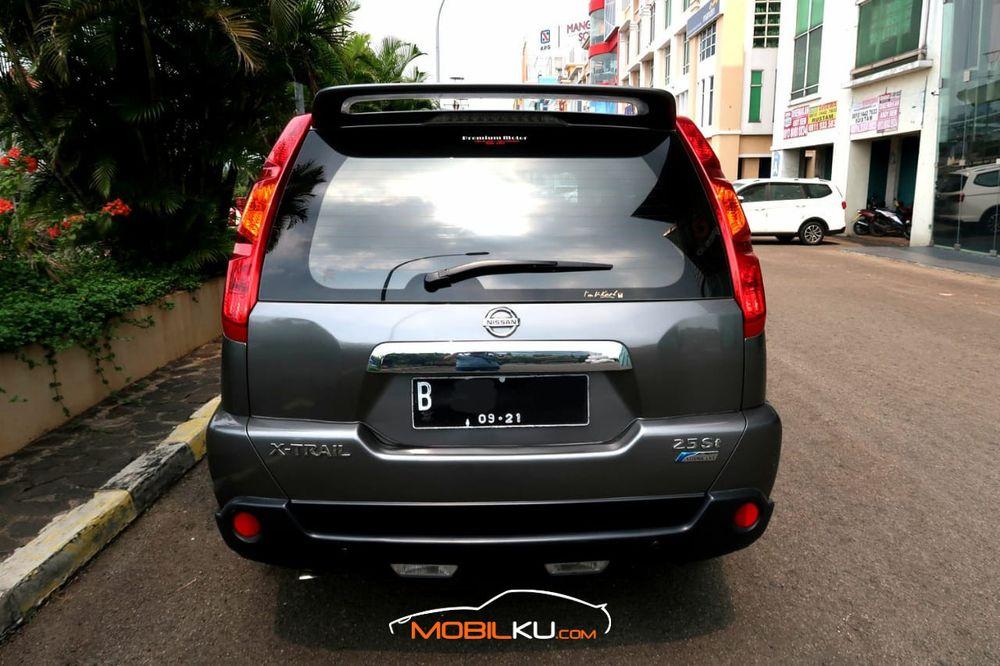 Mobil Nissan X-Trail 2011