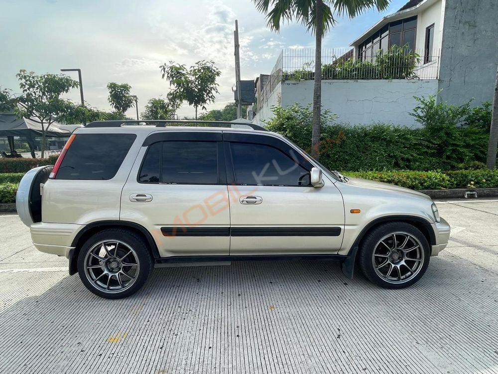 Mobil Honda CR-V 2001