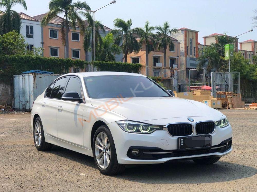 Mobil BMW 3 Series 2016