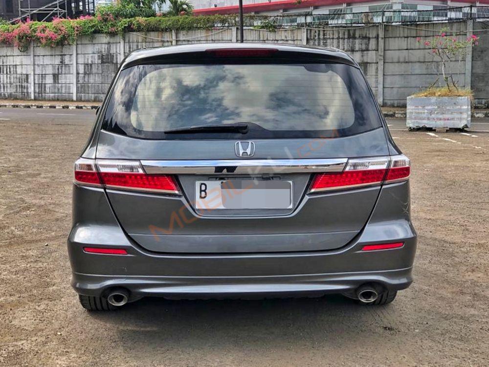 Mobil Honda Odyssey 2012