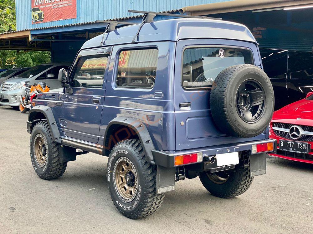 Mobil Suzuki Katana 2005