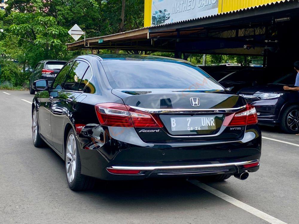 Mobil Honda Accord 2016