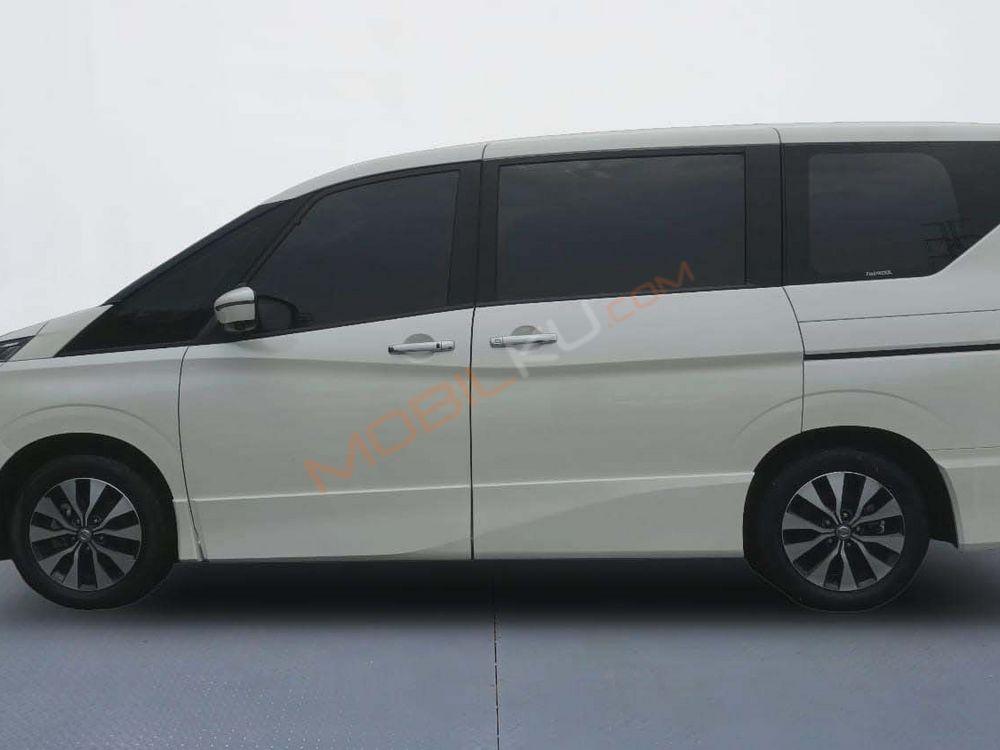 Mobil Nissan Serena 2019