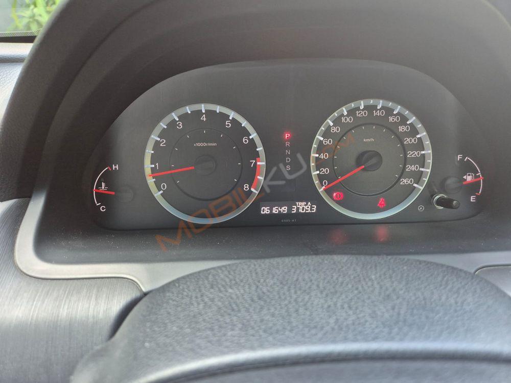 Mobil Honda Accord 2011