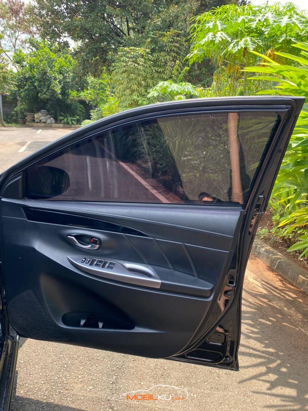 Mobil Toyota Yaris 2016