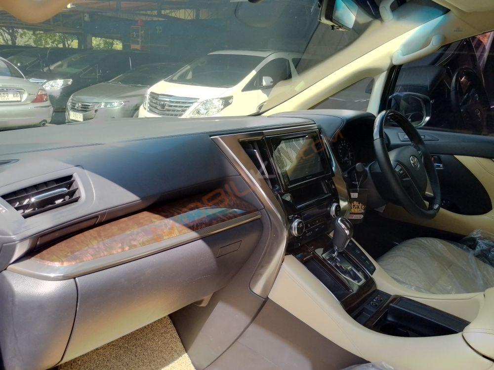 Mobil Toyota Alphard 2018