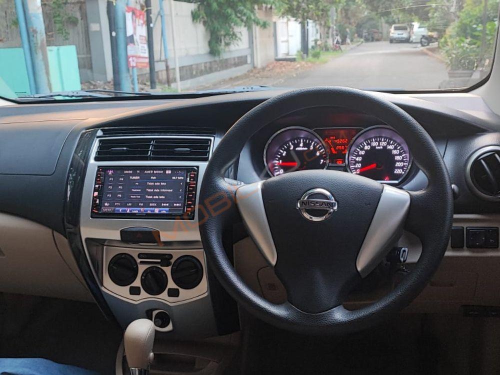 Mobil Nissan Grand Livina 2018