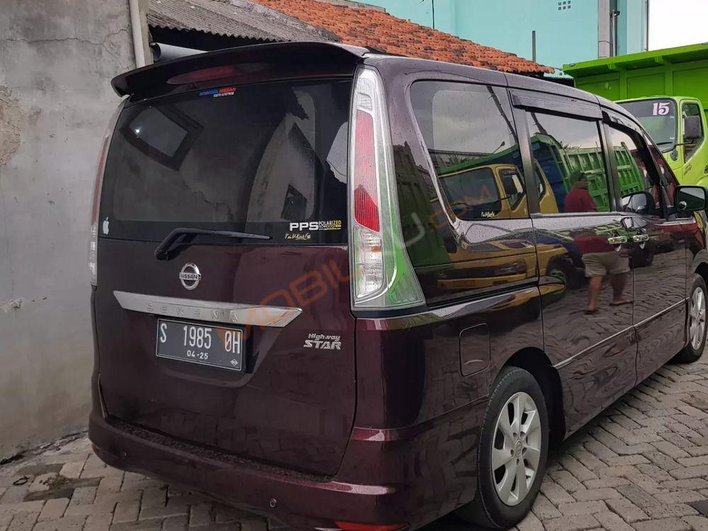 Mobil Nissan Serena 2014