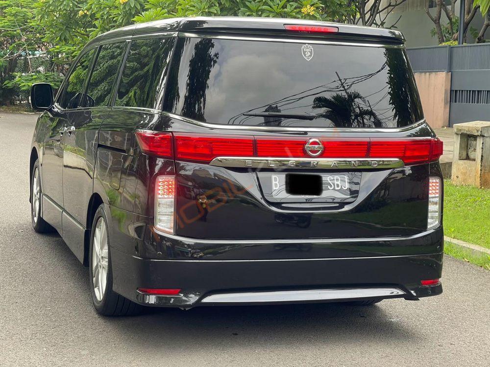 Mobil Nissan Elgrand 2011