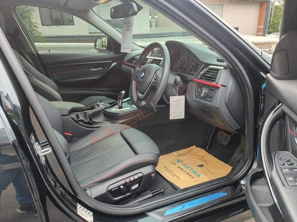 Mobil BMW 3 Series 2015