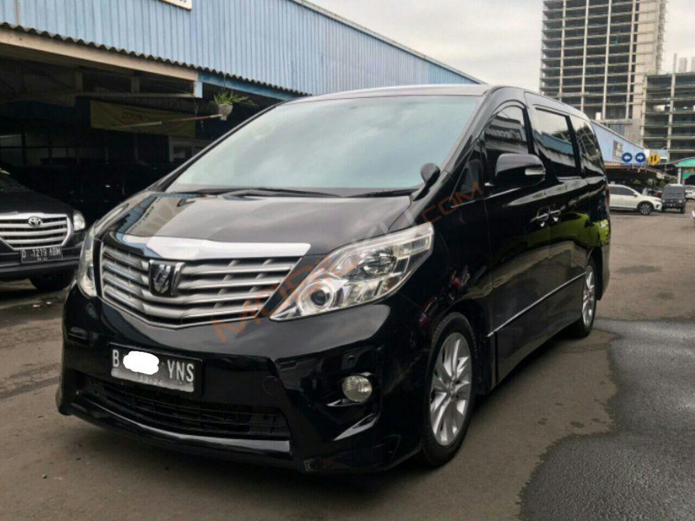 Mobil Toyota Alphard 2009