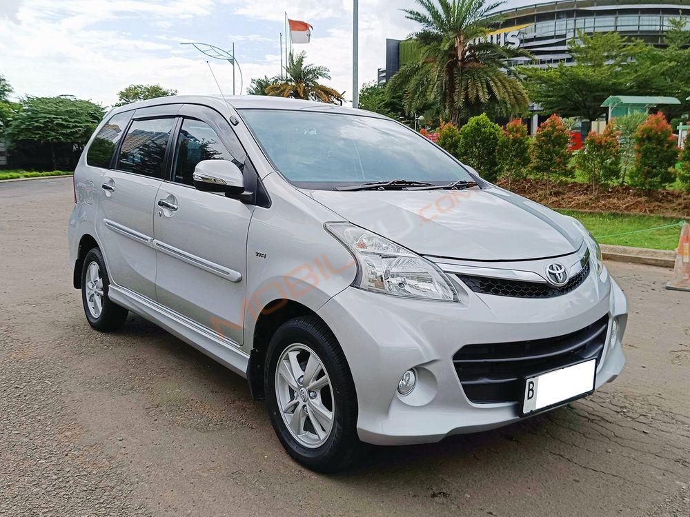 Mobil Toyota Avanza 2013