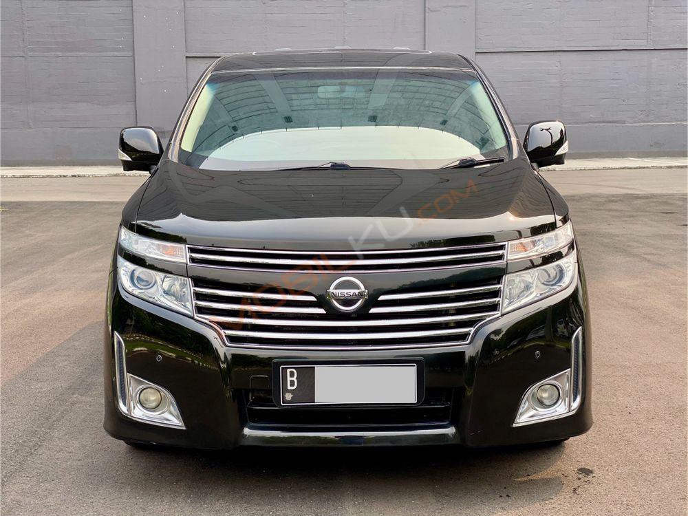 Mobil Nissan Elgrand 2013