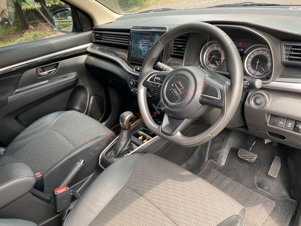 Mobil Suzuki XL7 2022