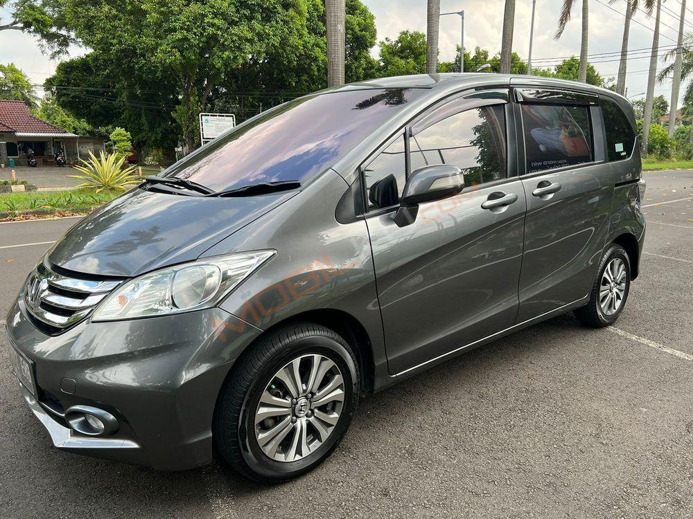 Mobil Honda Freed 2014
