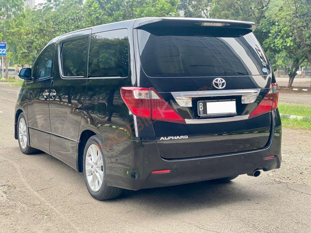 Mobil Toyota Alphard 2009