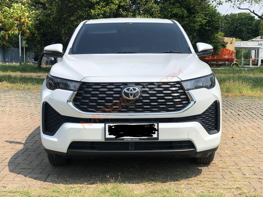 Mobil Toyota Kijang Innova 2023