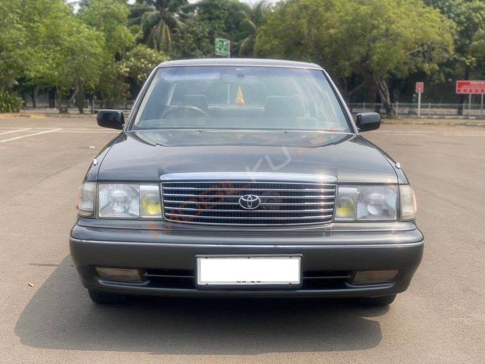 Mobil Toyota Crown 1995