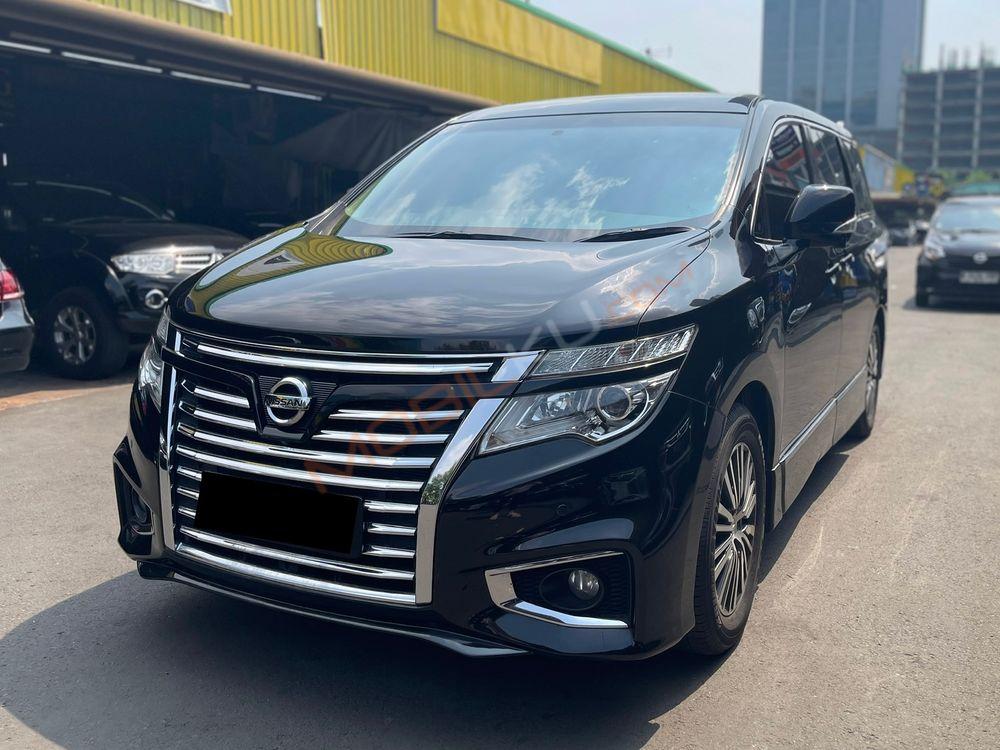 Mobil Nissan Elgrand 2014