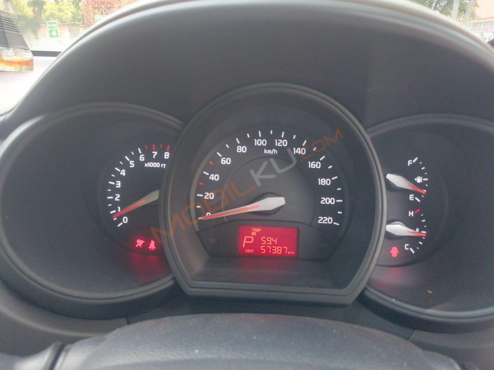Mobil Kia Rio 2014